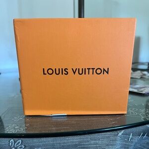 New! Genuine Louis Vuitton Men’s Bifold Wallet